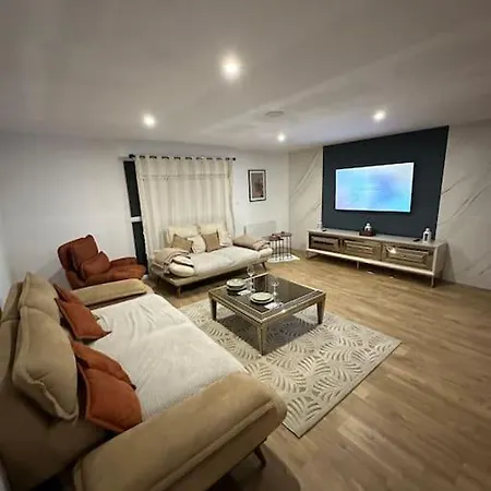 Sublime Maison De 2 Etages Avec Cour Villa *