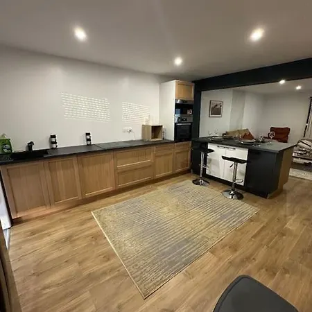 Sublime Maison De 2 Etages Avec Cour