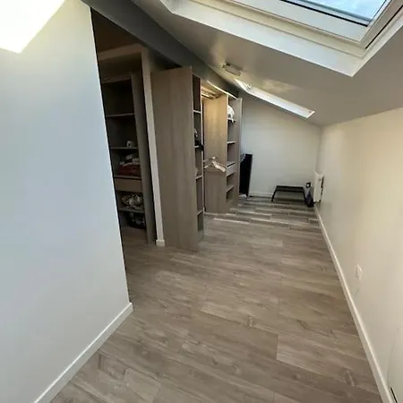 Sublime Maison De 2 Etages Avec Cour Willa