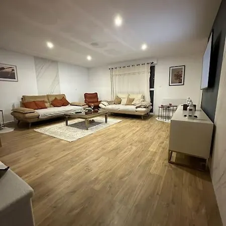 Sublime Maison De 2 Etages Avec Cour Villa *