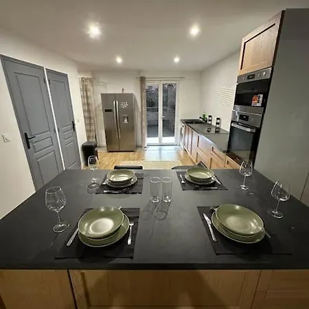 Sublime Maison De 2 Etages Avec Cour Villa